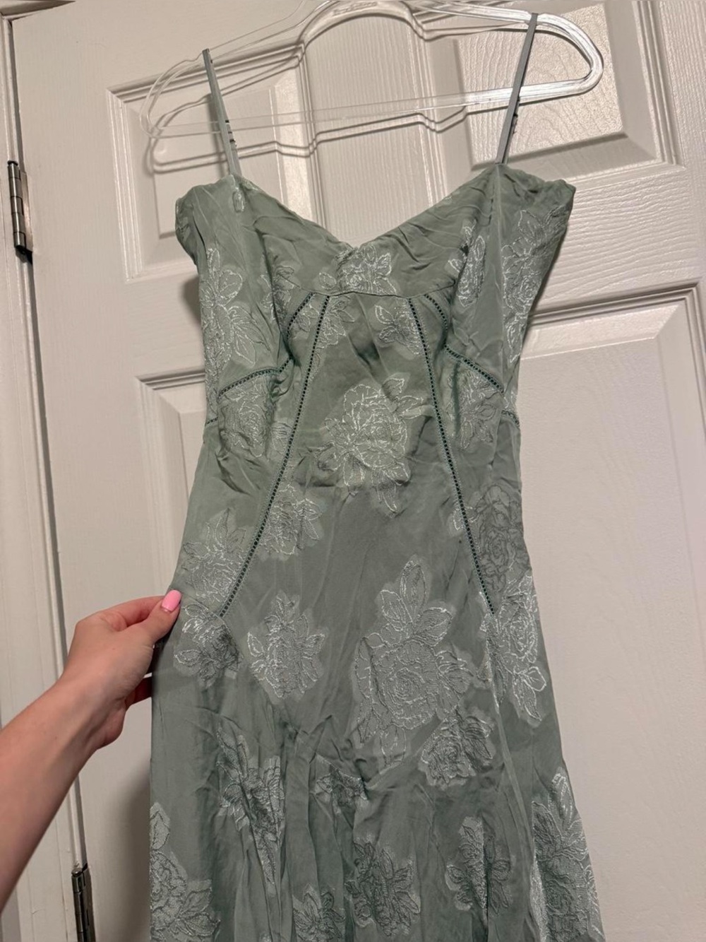 HOUSE OF CB Seren Pistachio Floral Lace Back Maxi Dress NWOT - Picture 5 of 8